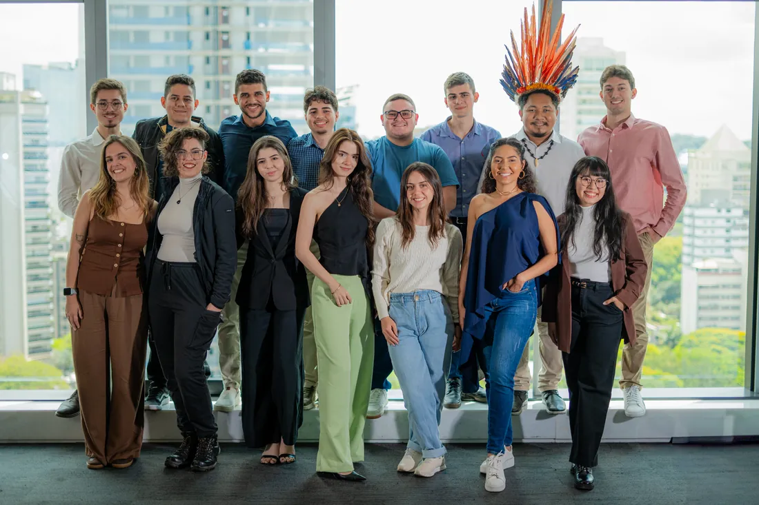 Os 15 finalistas do Prêmio Na Prática 2025 reunidos em São Paulo