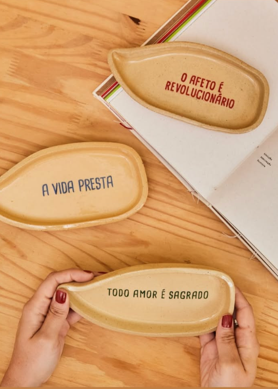 Peça de cerâmica Studio Renata Curado