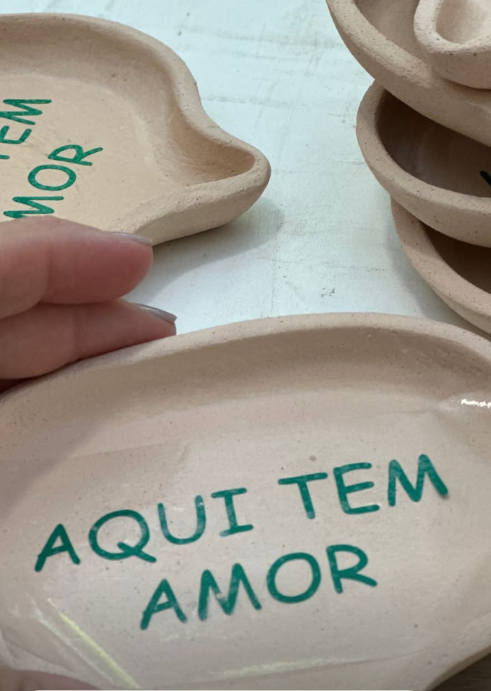 Peça de cerâmica Studio Renata Curado