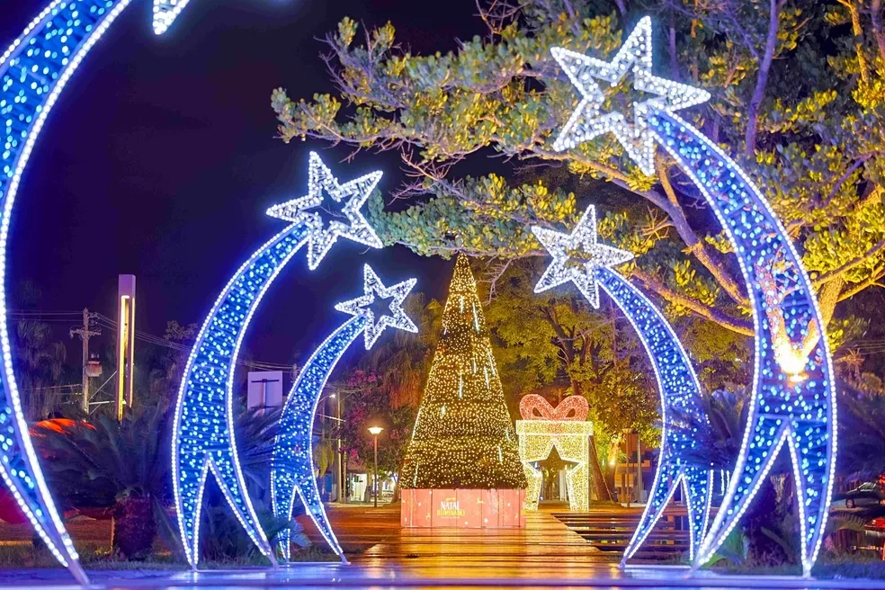 Cantatas, casa do Papai Noel, show de luzes, decorações e mais