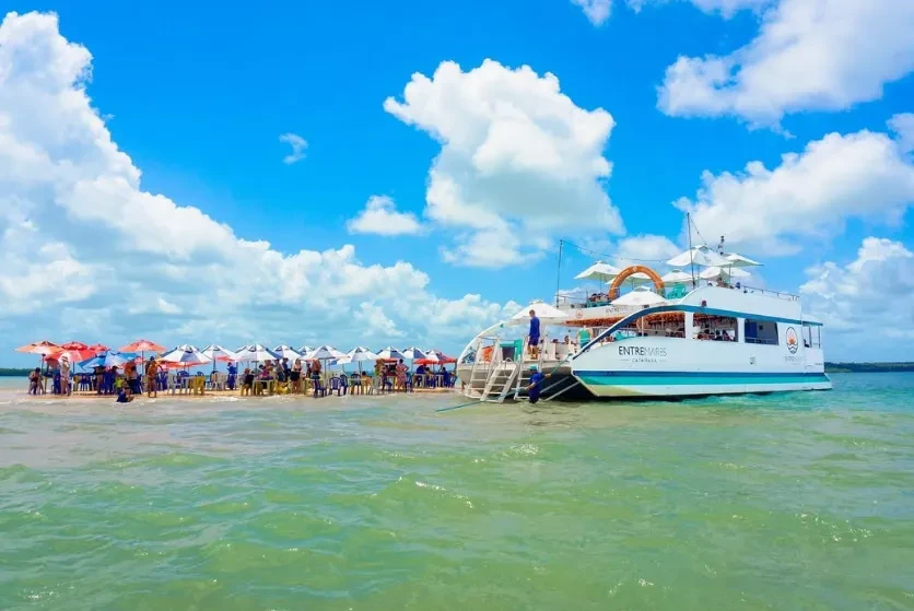 Passeio de Catamarã