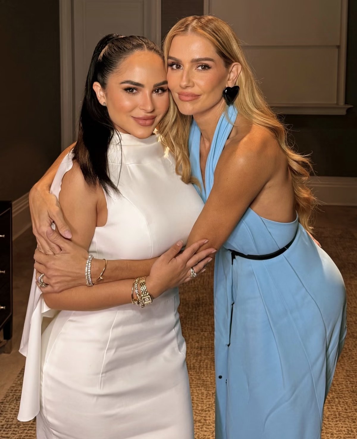 Deborah Secco na Clínica Round Glúteo