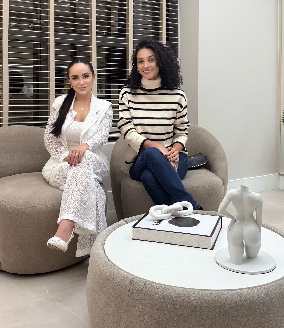 Débora Nascimento na Clínica Round Glúteo