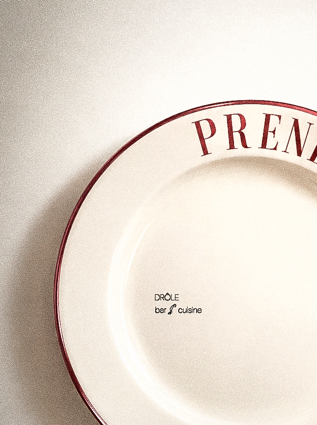 Drôle — prato com borda bordô