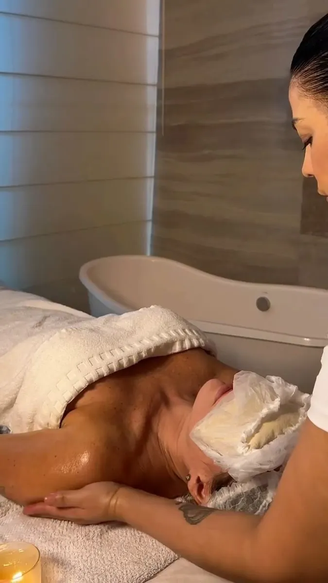 Tratamento facial em sala de atendimento Sensória