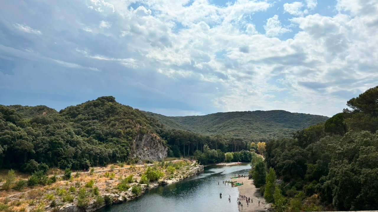 Paisagem natural próxima ao Pont du Gard