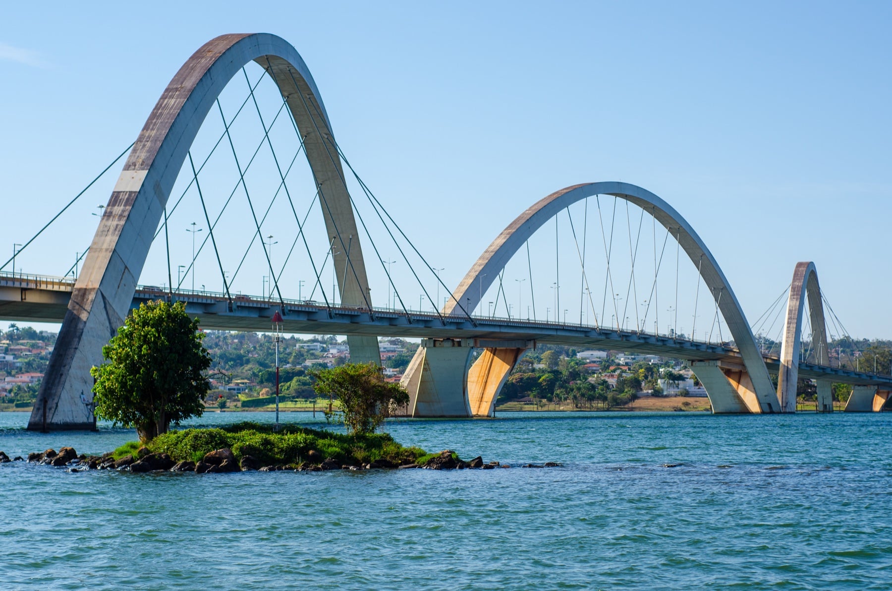 Ponte Juscelino Kubitschek sobre o Lago Paranoá em Brasília