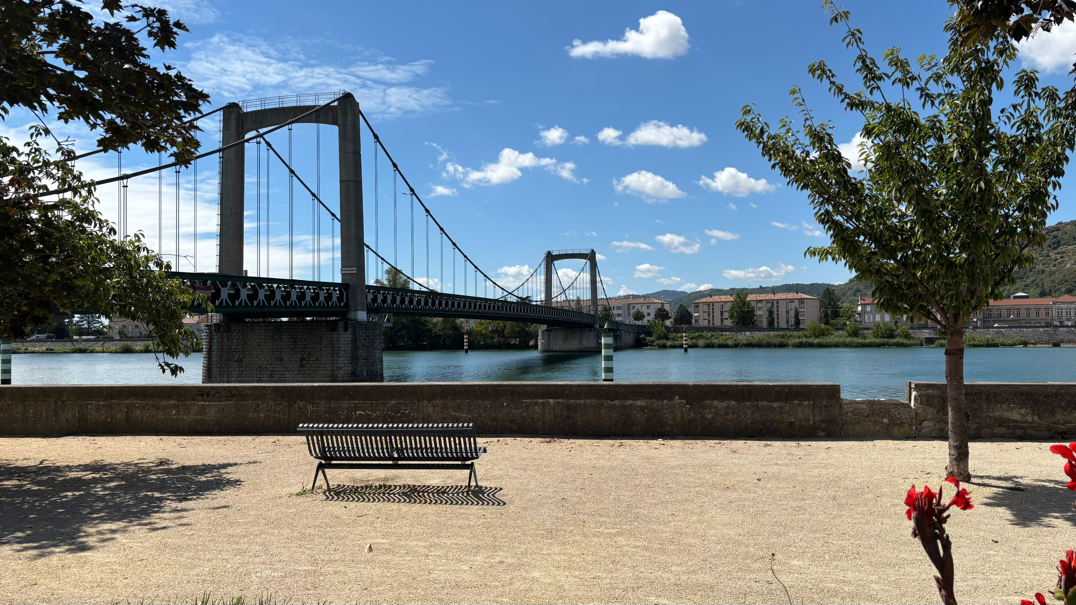 Ponte sobre o Ródano em Tournon
