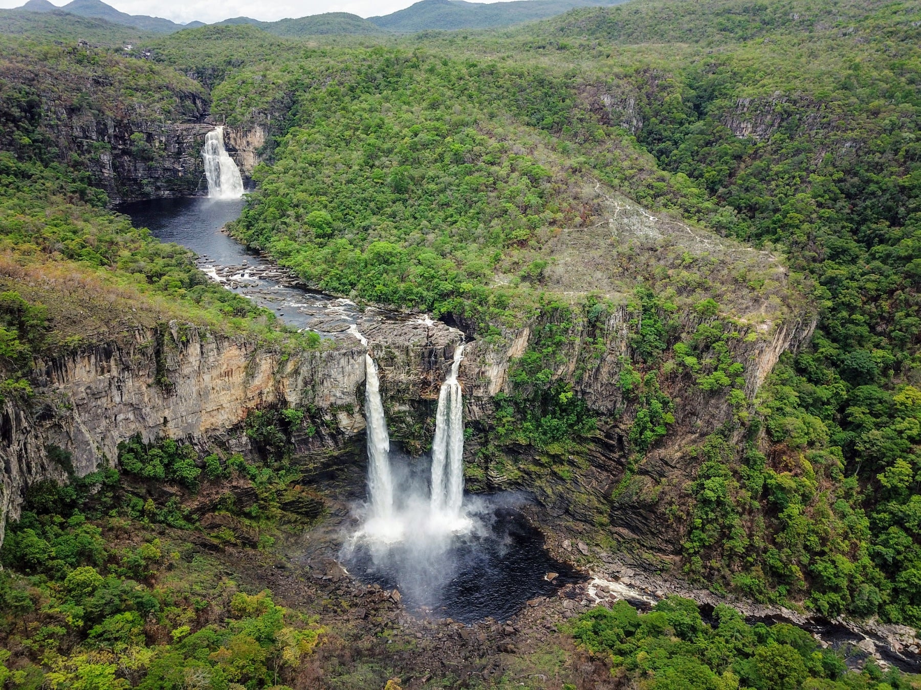 Cachoeiras e paisagem do cerrado na Chapada dos Veadeiros