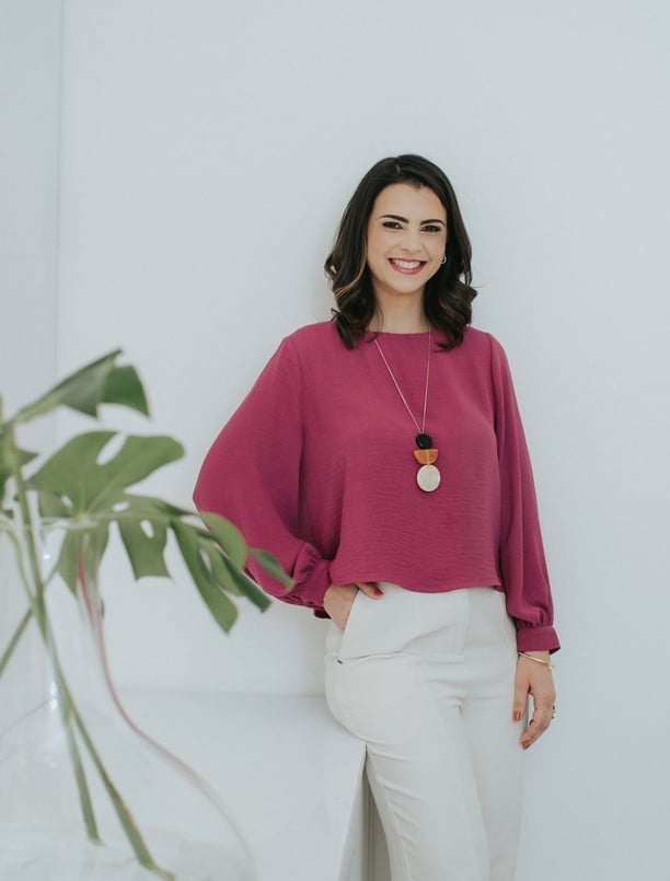 Dra. Luciana Gontijo, fisioterapeuta especialista em pós-operatório de cirurgia plástica