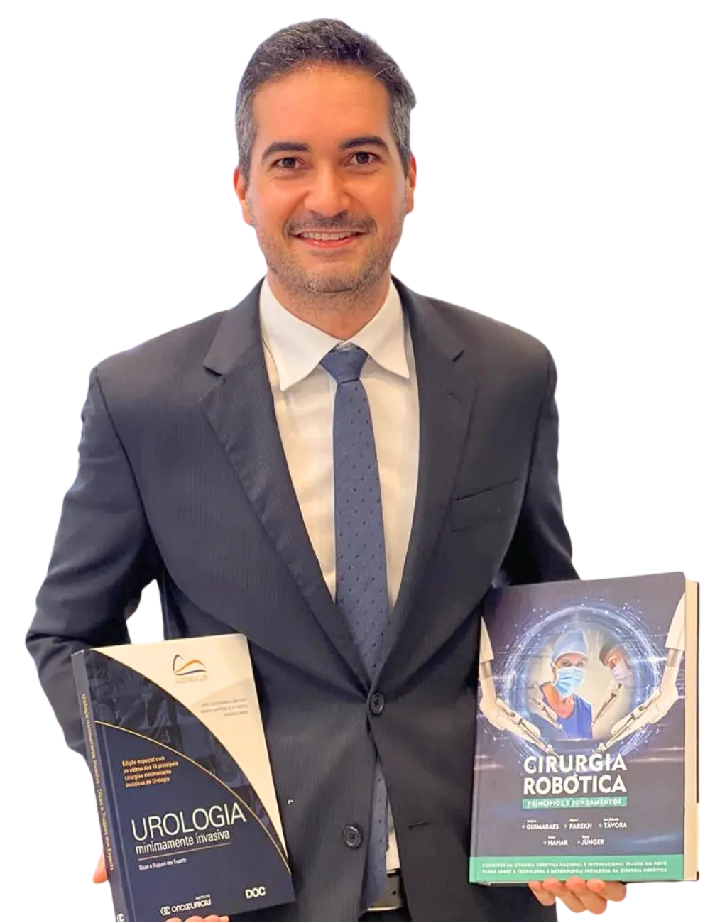 Dr. André Rezek, urologista, com livros de urologia e cirurgia robótica