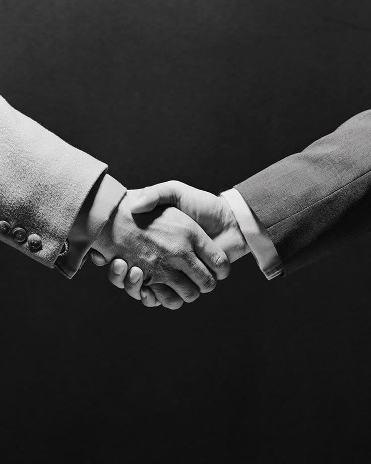 Duas mãos em um aperto de mão