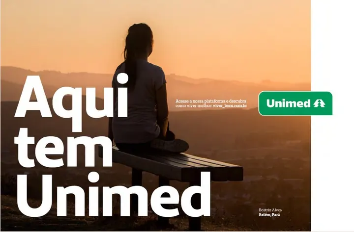Post Aqui tem Unimed com pessoa sentada em um banco olhando o pôr do sol