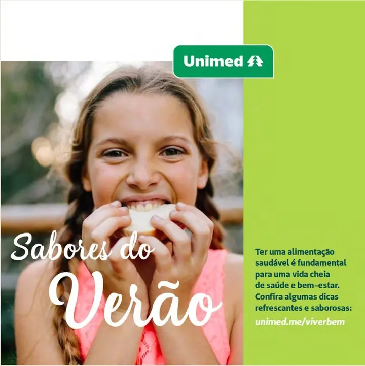 Post Sabores do Verão, com menina comendo uma fruta e texto em letra brush