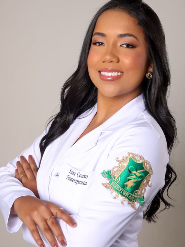 Karine Couto, fisioterapeuta e monitora do curso de Pilates da Life Cursos