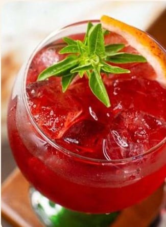 Drink autoral servido na casa