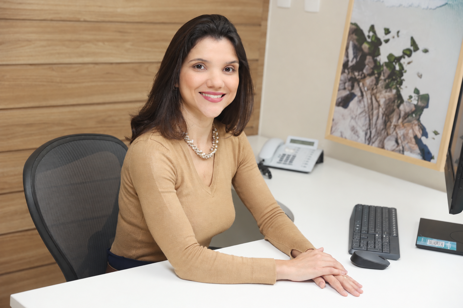 Dra. Carla Andrade em seu consultório