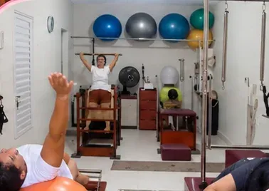 Aula prática de Pilates nos aparelhos em Fortaleza