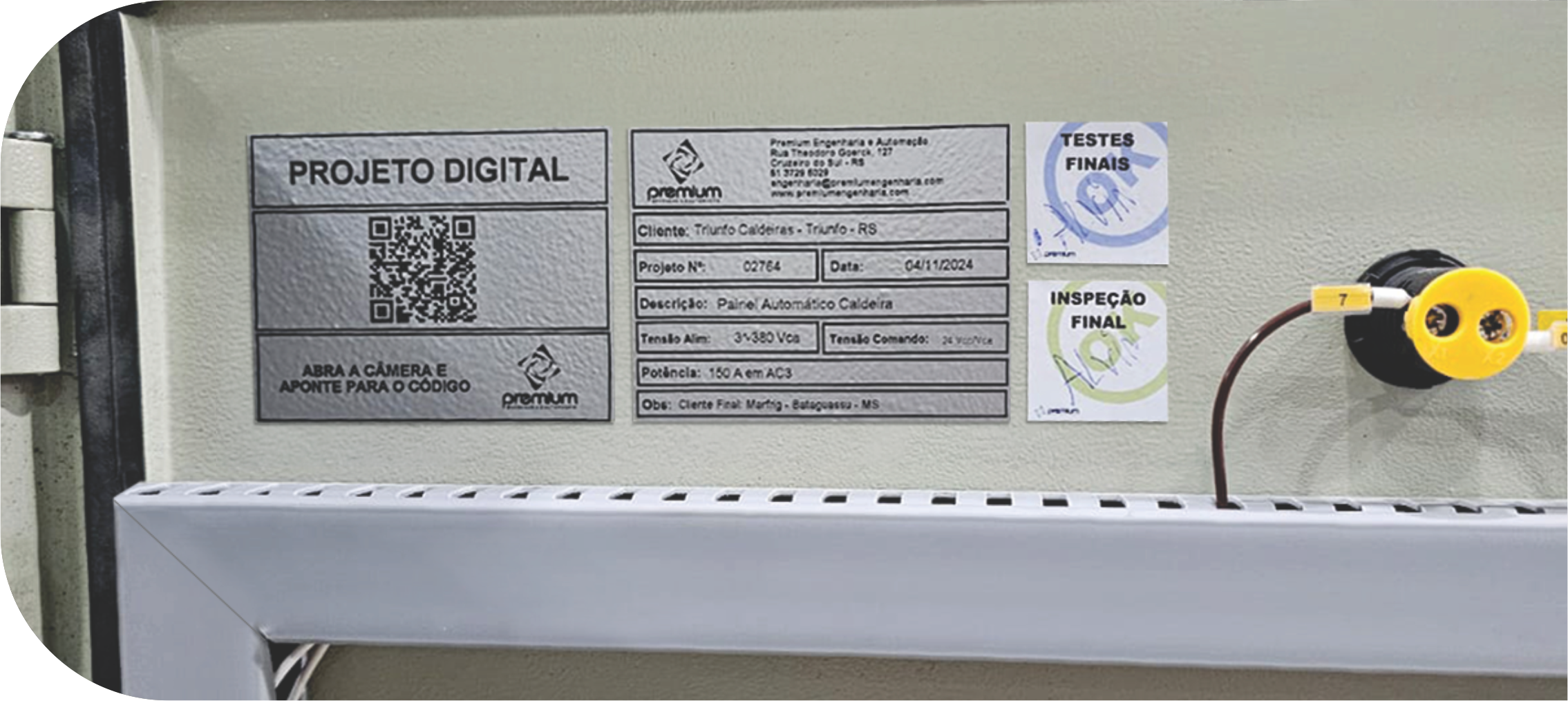 Placa de identificação com QR code do projeto digital