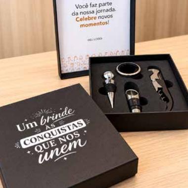 Kit Vinho Mônaco personalizado com a marca da empresa