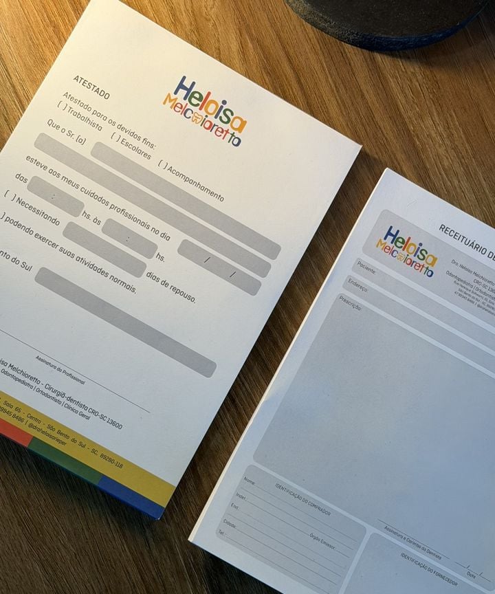 Bloco de receituário, bloco de atestado e cartão de visita personalizados para clínica odontológica