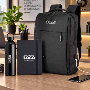 Mochila do Kit Jornada personalizado com a marca da empresa