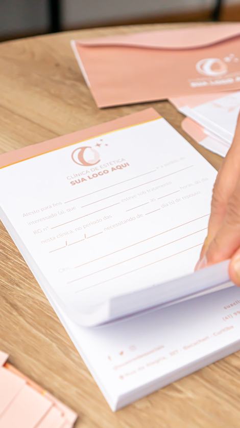Bloco de atestado e envelope personalizados para clínica de estética