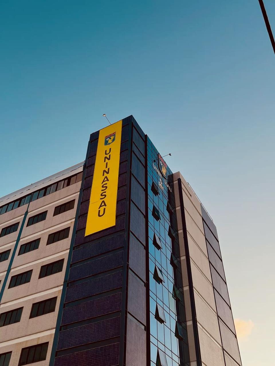 Fachada real de uma unidade da UNAMA