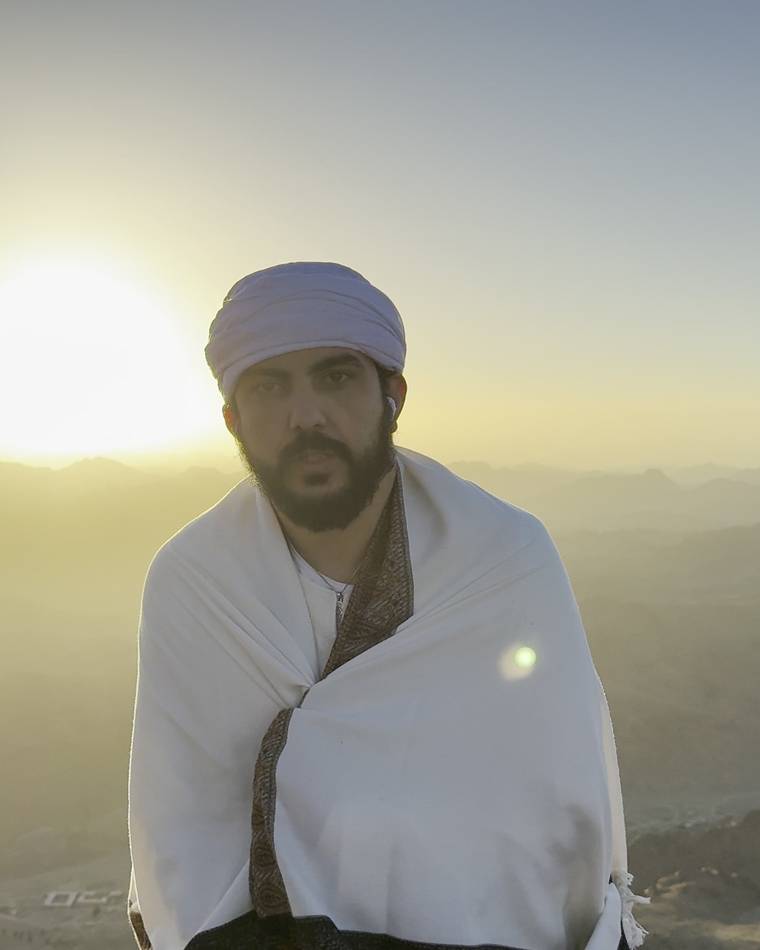 Marcos, O Branco, no cume do Monte Sinai ao nascer do sol
